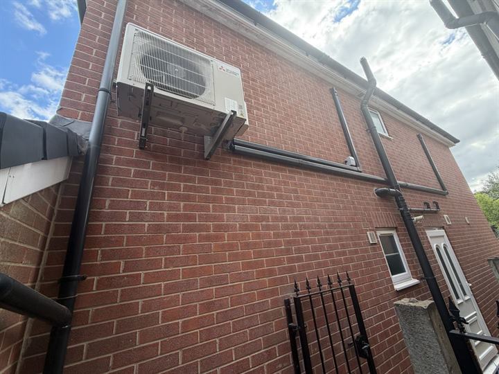 Neatly installed Mitsubishi Electric outdoor condenser unit